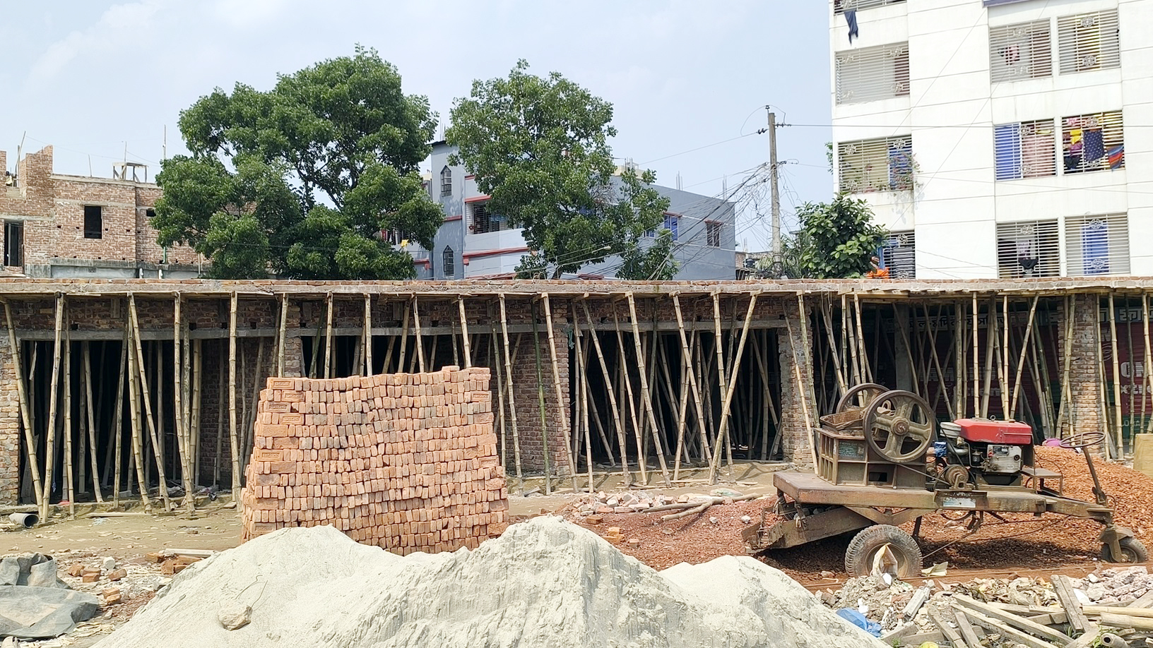 ভূমি অধিগ্রহণ প্রক্রিয়ায় দুইপাশে ভবন নির্মাণের হিড়িক