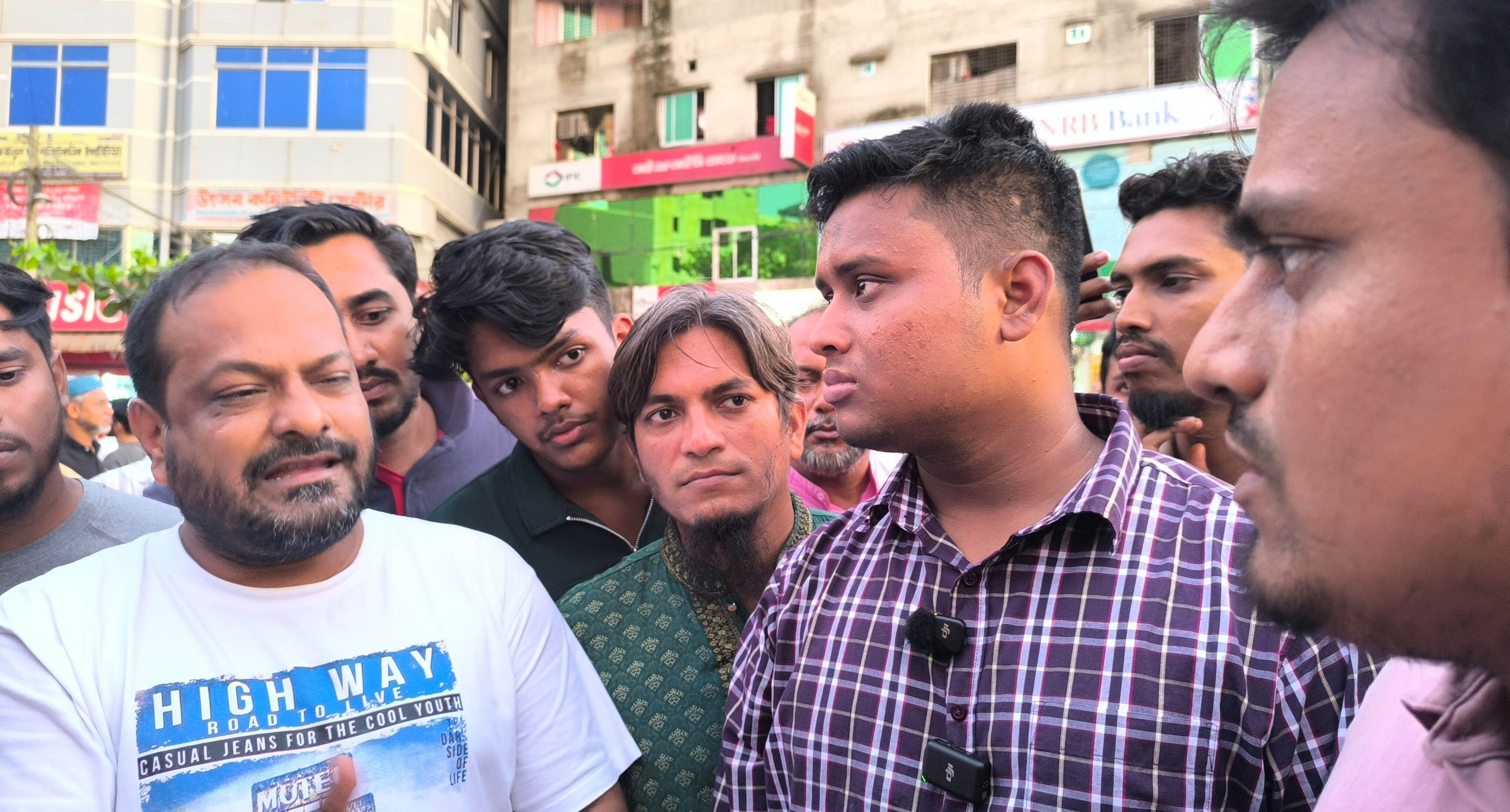 এবার সড়ক বিভাজকের কাজে অনিয়ম ধরলেন হাসনাত আব্দুল্লাহ