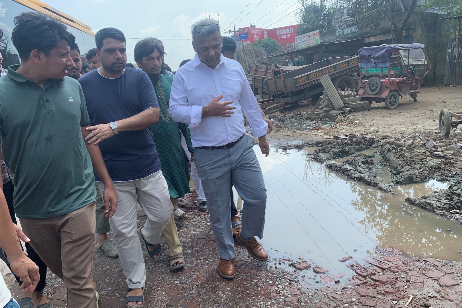 ১৫ নভেম্বরের মধ্যে সড়ক সংস্কারের কাজ ধরার আশ্বাস প্রকৌশলীর