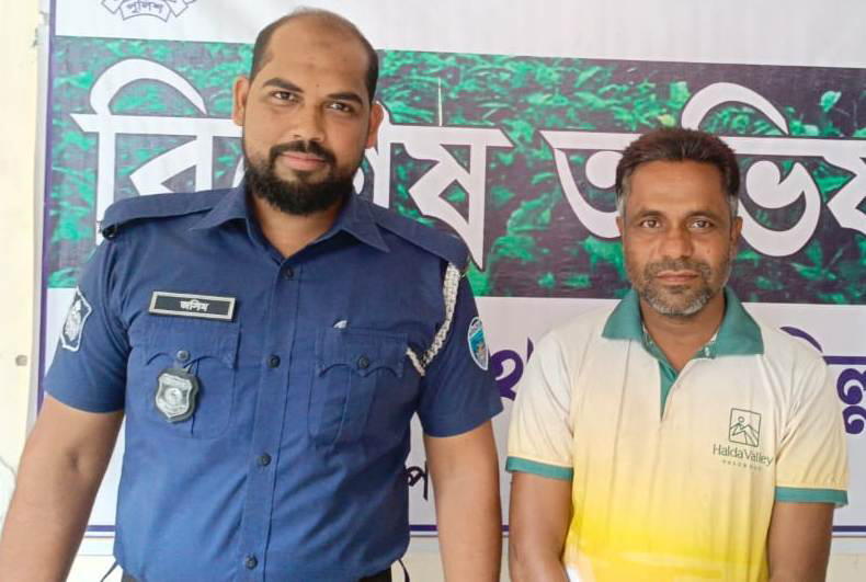 দেবীদ্বার ছাব্বির হত্যা মামলায় সেচ্ছাসেবকলীগ সভাপতি গ্রেফতার