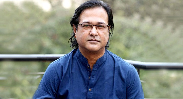 মগবাজারে গাড়িতে ওঠার প্রস্তুতি নিচ্ছিলেন সংগীতশিল্পী আসিফ আকবর, তার আগেই সিএনজি চালিত অটোরিকশা থেকে  এক ব্যক্তি ফাঁকা গাড়িতে গুলি করে