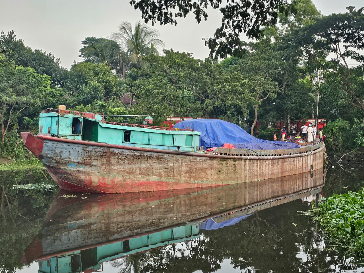 বাল্কহেডের স্টাফদের সহায়তায় লুট হওয়া কোটি টাকার সার যেভাবে উদ্ধার