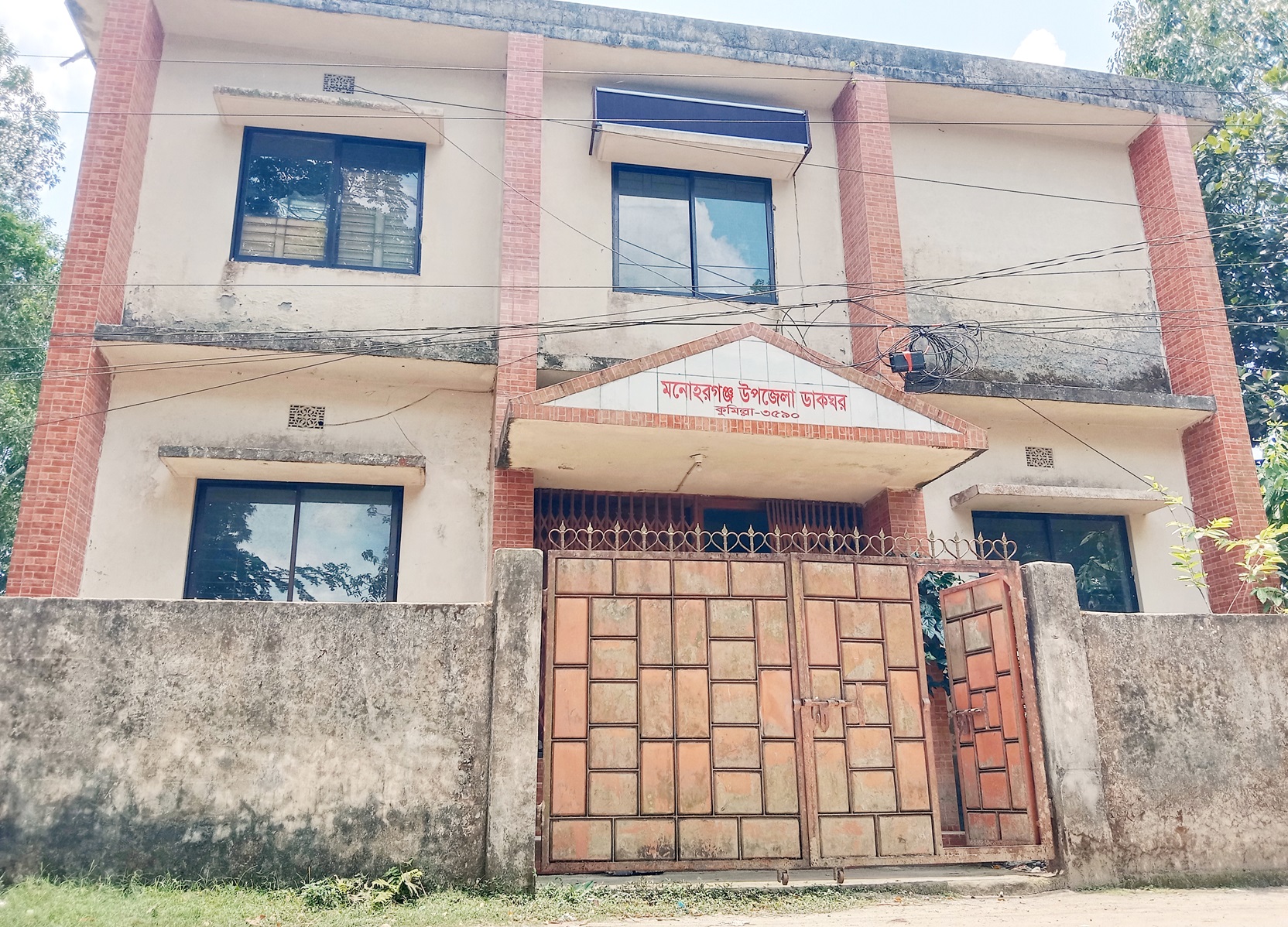পোষ্ট অফিস চলছে ১জন পোষ্টমাষ্টার দিয়ে
