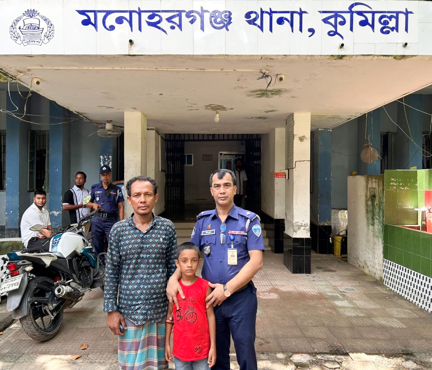 মনোহরগঞ্জে অপহৃত শিশু রাসেলকে জামালপুর থেকে উদ্ধার, ২ অপহরণকারী আটক