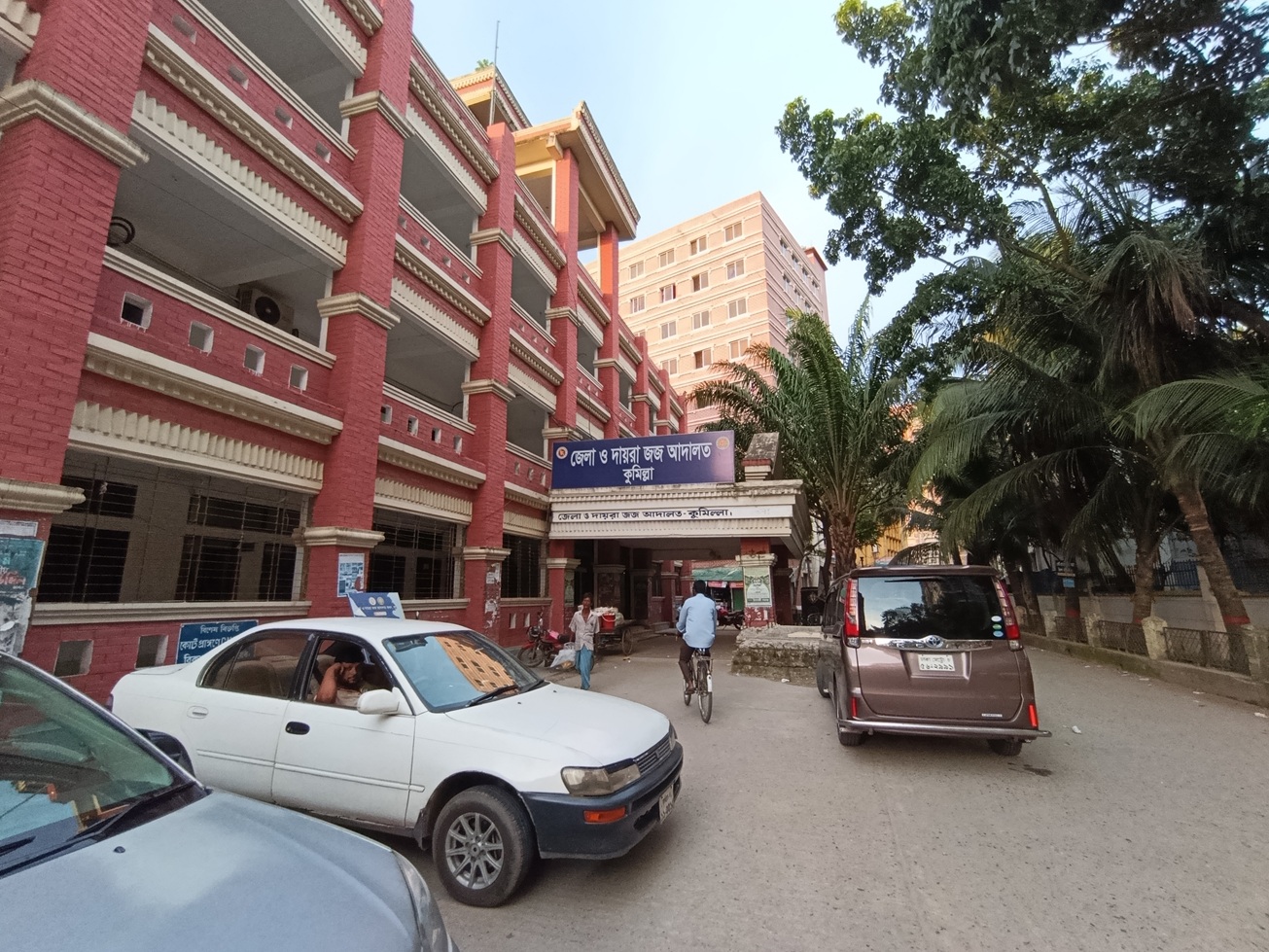 কুমিল্লার ৩ মামলা থেকে খালেদা জিয়াকে অব্যাহতি