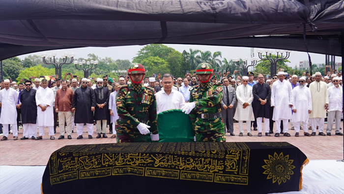 সাবেক স্বাস্থ্য প্রতিমন্ত্রী সিনহার জানাজায় অংশ নিলেন প্রধানমন্ত্রী