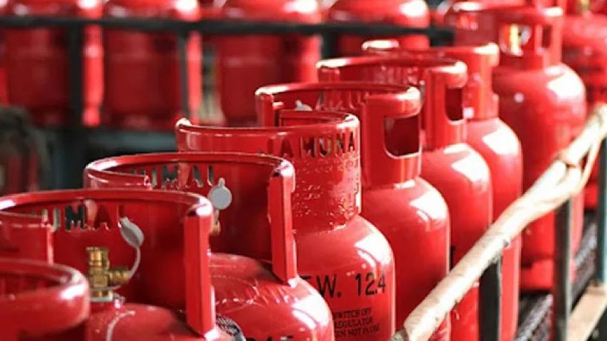 এলপি গ্যাসের ১২ কেজির সিলিন্ডারে বাড়লো ৩৮৭ টাকা