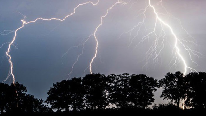 তিতাসে বজ্রপাতে পুড়ল বসতবাড়ি