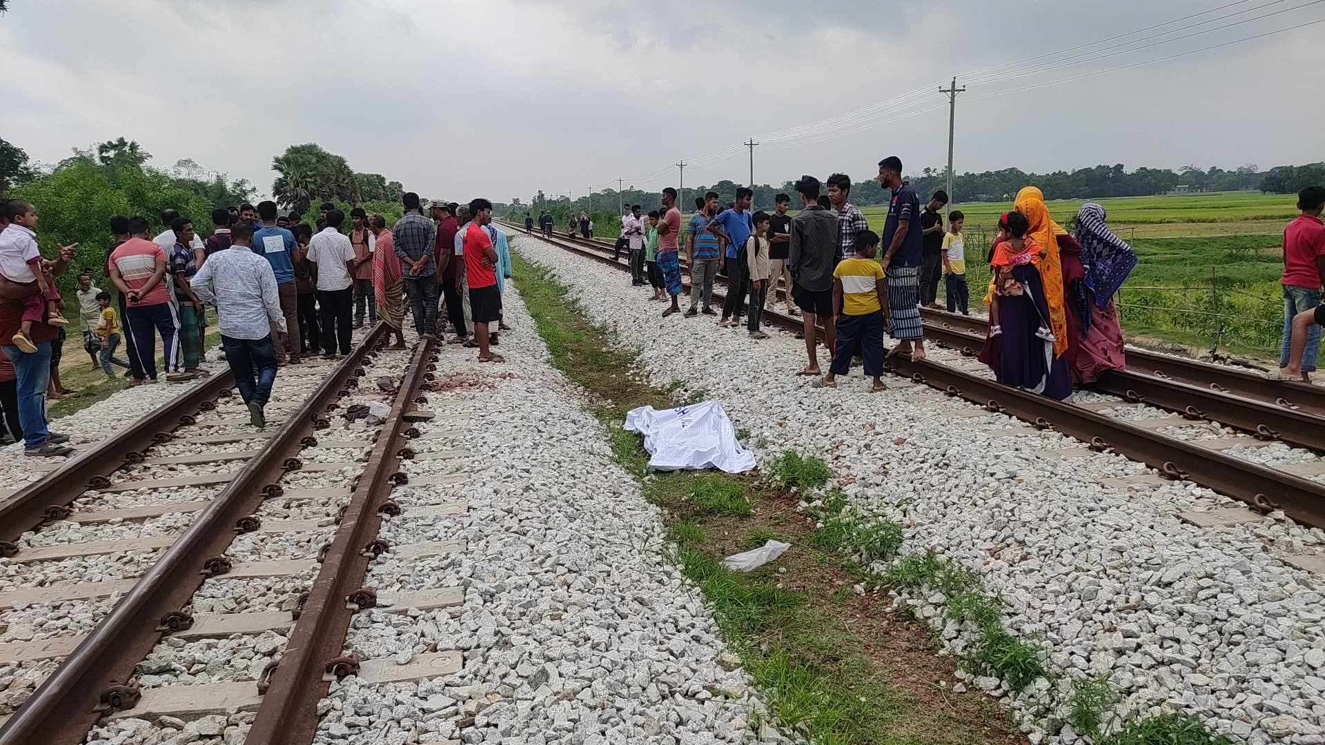 কুমিল্লায় ট্রেনে কাটা পড়ে নিহত ৩