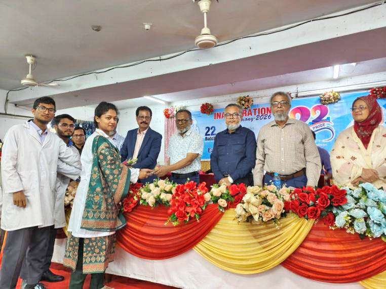 দেশি বিদেশি নবীন শিক্ষার্থীদের পদচারণায় মুখর ক্যাম্পাস