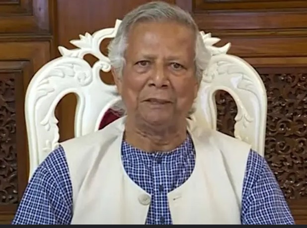 দুর্গোৎসব: ঢাকেশ্বরী মন্দিরে প্রধান উপদেষ্টার শুভেচ্ছা বিনিময়