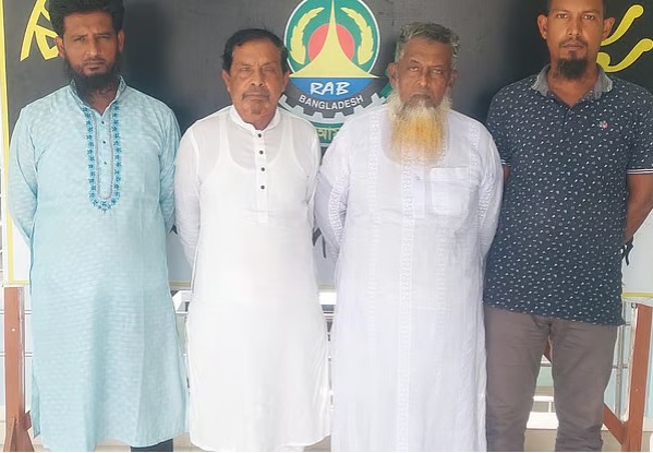 স্থানীয় ইউপি সদস্যের পরিকল্পনায় মুরাদনগরে ‘মব’ সৃষ্টি করে ট্রিপল মার্ডার