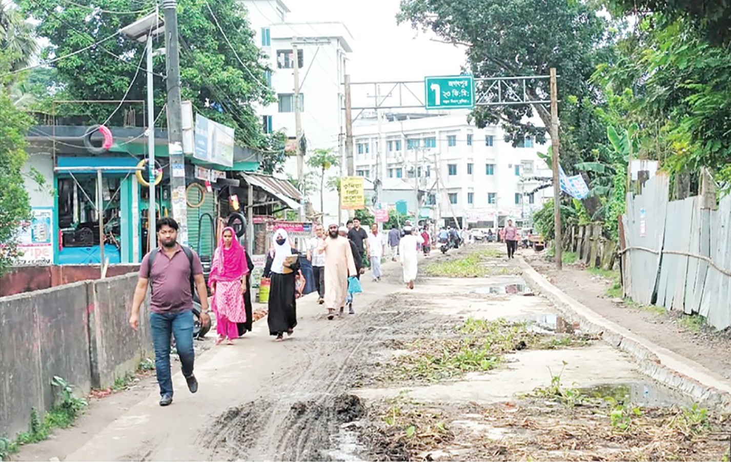 আরও  অন্তত একমাস বন্ধ থাকবে বরুড়ার প্রধান সড়ক