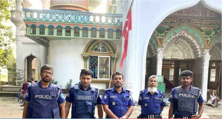 কুমিল্লায় ১০ মাজারে পুলিশ মোতায়েন