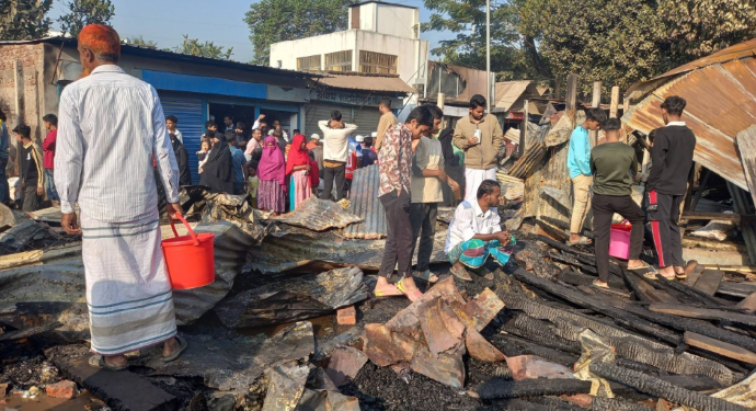 তিতাসে অগ্নিকাণ্ডে ১৮টি দোকান ভস্মীভূত