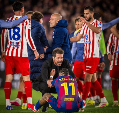 ৩ গোলে জিতেও বার্সার বিদায়