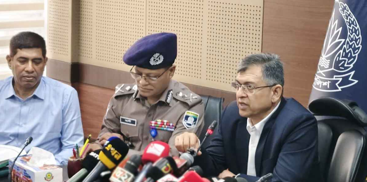 পুলিশের পোশাক পরিবর্তনের বিষয়ে যা জানালেন স্বরাষ্ট্রমন্ত্রী