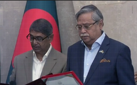 নতুন মন্ত্রী হিসেবে শপথ নিলেন আহমেদ আযম খান