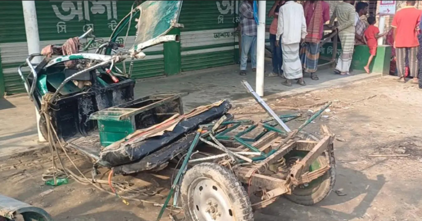 লালপুরে ট্রাক-ইজিবাইক সংঘর্ষে নিহত ৩
