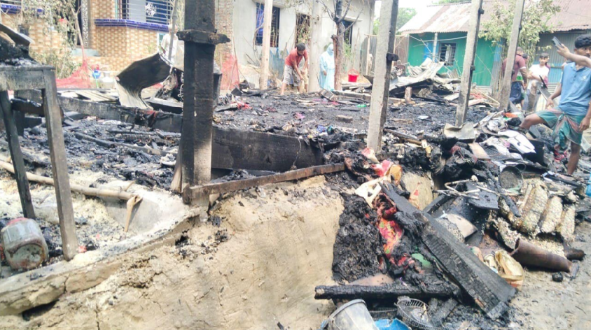 চৌদ্দগ্রামে গ্যাস সিলিন্ডার লিকেজে আগুন