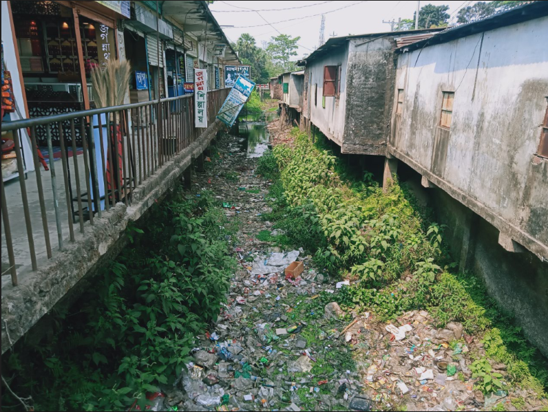 প্রভাবশালীদের দখলে হারিয়ে যাচ্ছে খাল