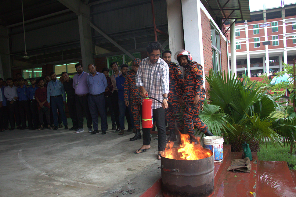 বাইউস্টে অগ্নি নিরাপত্তা ও দুর্যোগ ব্যবস্থাপনা বিষয়ক প্রশিক্ষণ
