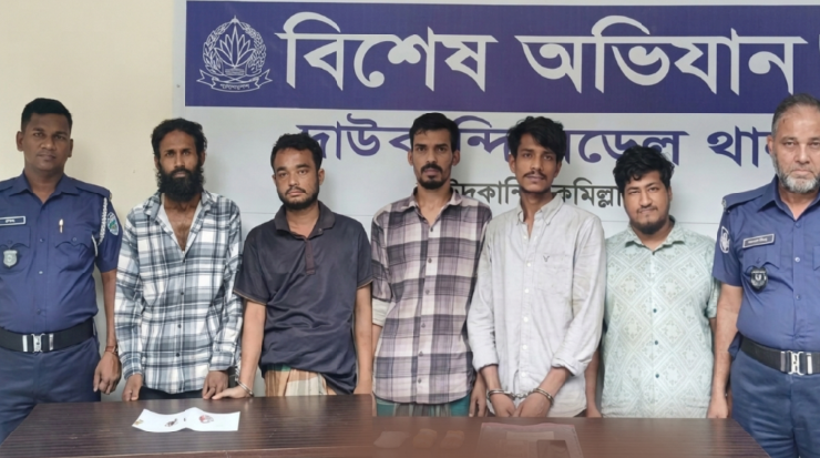 দাউদকান্দিতে পৃথক ঘটনায় ৫ জন গ্রেপ্তার