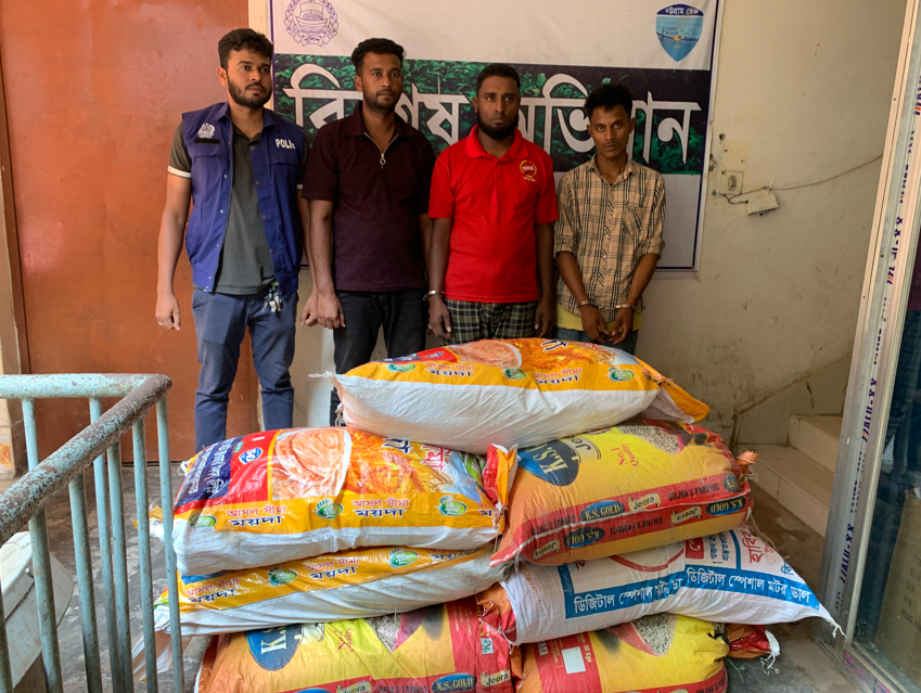 ডিবি পরিচয়ে বাস থামিয়ে ৪২০ কেজি জিরা লুট, গ্রেপ্তার ৩ জিরা উদ্ধার