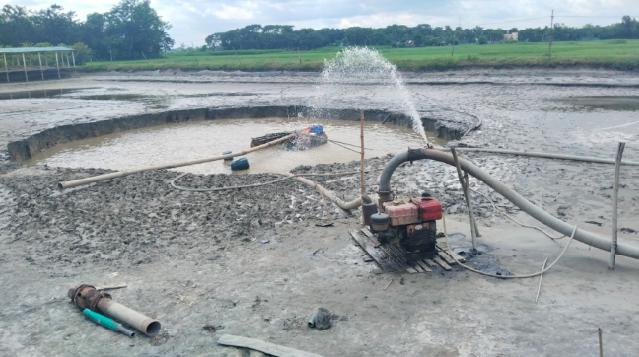 চান্দিনায় অবৈধ ড্রেজার ধ্বংস, ৫০ হাজার টাকা জরিমানা
