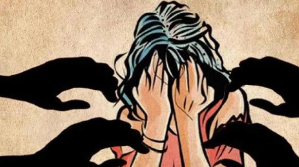 অষ্টম শ্রেণির ছাত্রীকে তুলে নিয়ে সংঘবদ্ধ ধর্ষণ