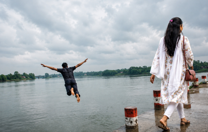 একসঙ্গে ‘আত্মহত্যা' করতে যমুনায় তরুণের ঝাঁপ, ফিরে গেলেন তরুণী