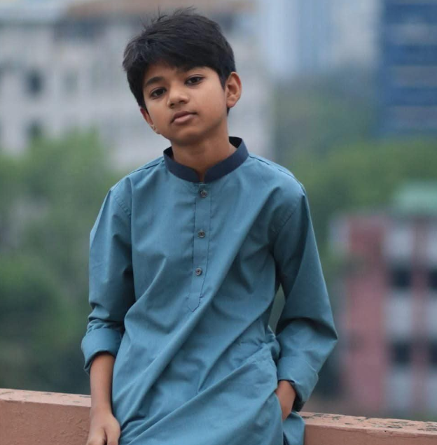 কুমিল্লা বিশ্ববিদ্যালয়ের শিক্ষক মায়ের আকুতির ২২ ঘন্টা পরও সন্ধান মেলেনি সপ্তম শ্রেণির শিক্ষার্থী অপ্রতিমের