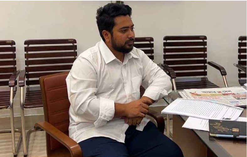 শেখ হাসিনার বিরুদ্ধে সাক্ষ্য দিতে ট্রাইব্যুনালে নাহিদ ইসলাম