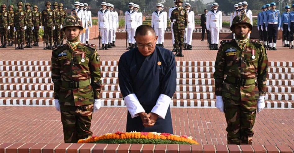 সাভার স্মৃতিসৌধে শ্রদ্ধা জানালেন ভুটানের প্রধানমন্ত্রী