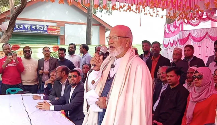 কুমিল্লা-১ এর আওয়ামী লীগের সাবেক এমপির বাড়ির সামনে নির্বাচনী পথসভা