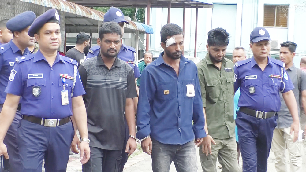 সন্ধ্যায় জেল থেকে বেরিয়ে রাতে ডাকাতি করতে গিয়ে ধরা