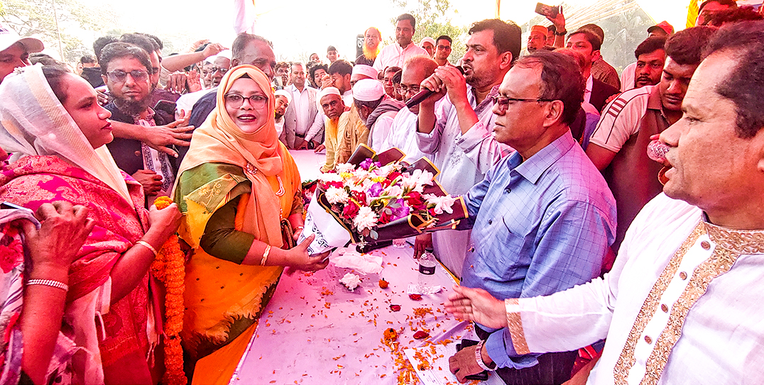 তিতাসে নেতাকর্মীদের ফুলের শুভেচ্ছায় সিক্ত অধ্যক্ষ মো. সেলিম ভূঁইয়া