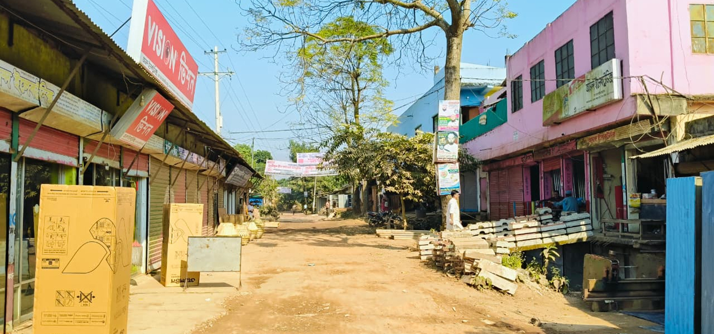 তিতাসে পাউবোর জায়গা দখল করে মার্কেট নির্মাণের অভিযোগ