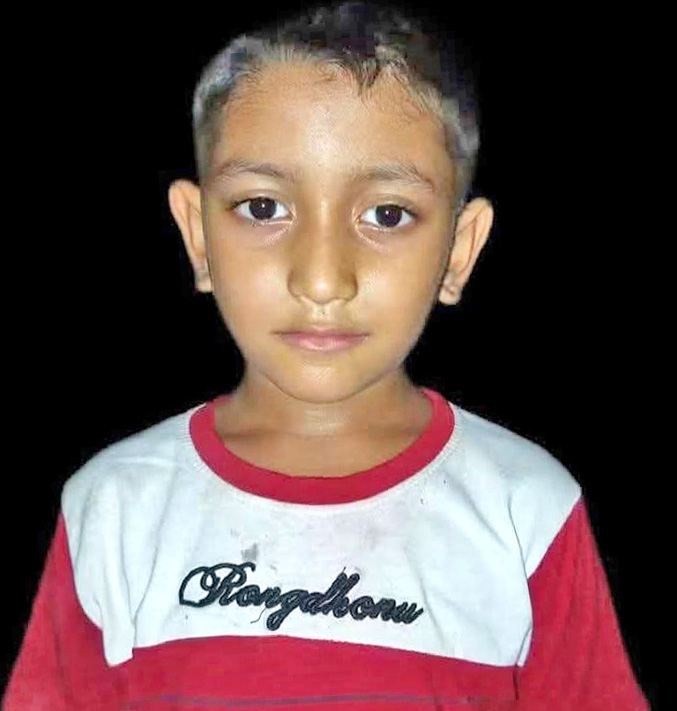 স্কুল থেকে ফেরার পথে ভ্যানচাপায় প্রথম শ্রেণির ছাত্র নিহত