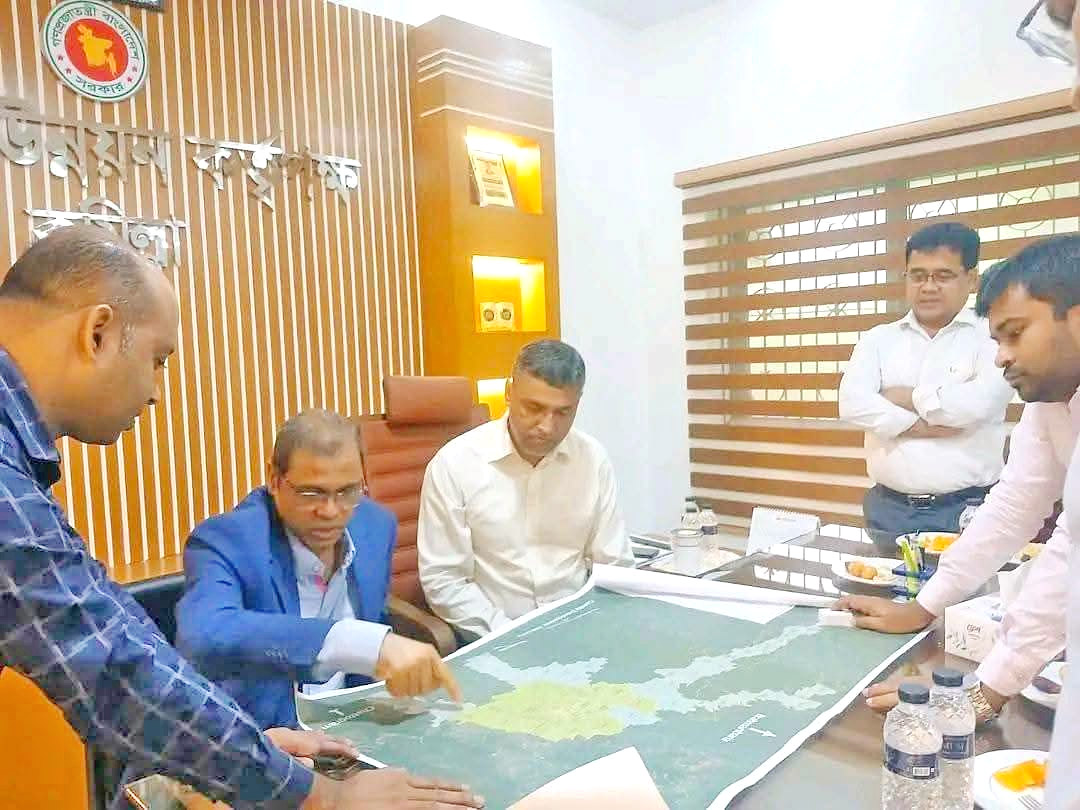 কুমিল্লা উন্নয়ন কর্তৃপক্ষের দপ্তর পরিদর্শন করেছেন সচিব