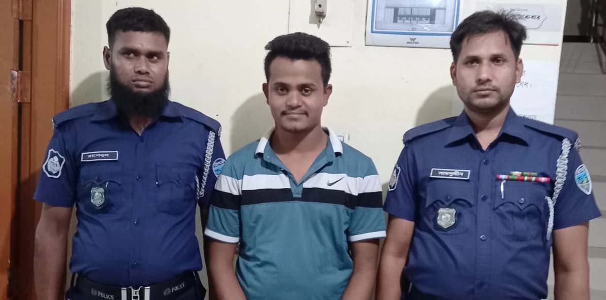 কুমিল্লায় ছাত্রলীগ নেতাকে পুলিশে দিল ছাত্রদল