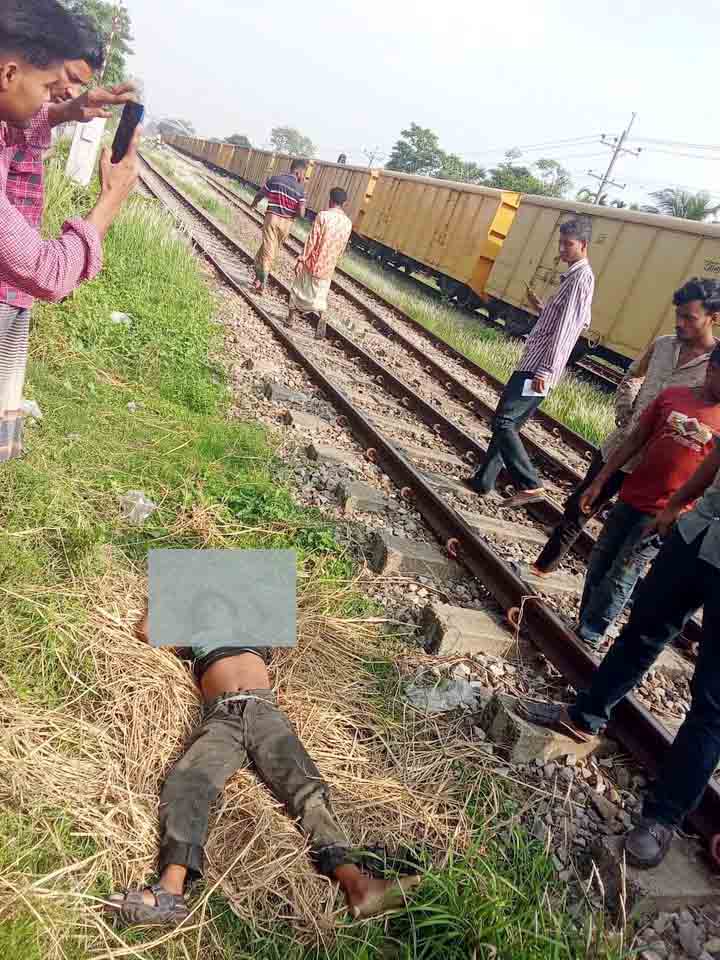কুমিল্লায় ট্রেন থেকে পড়ে কিশোরের মৃত্যু