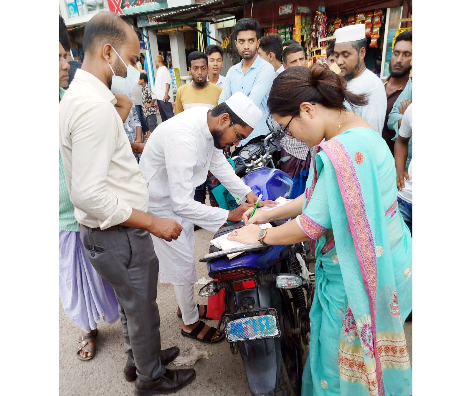 লালমাইয়ে উল্টো পথে গাড়ি চালানোর অপরাধে ২০জনকে দণ্ড