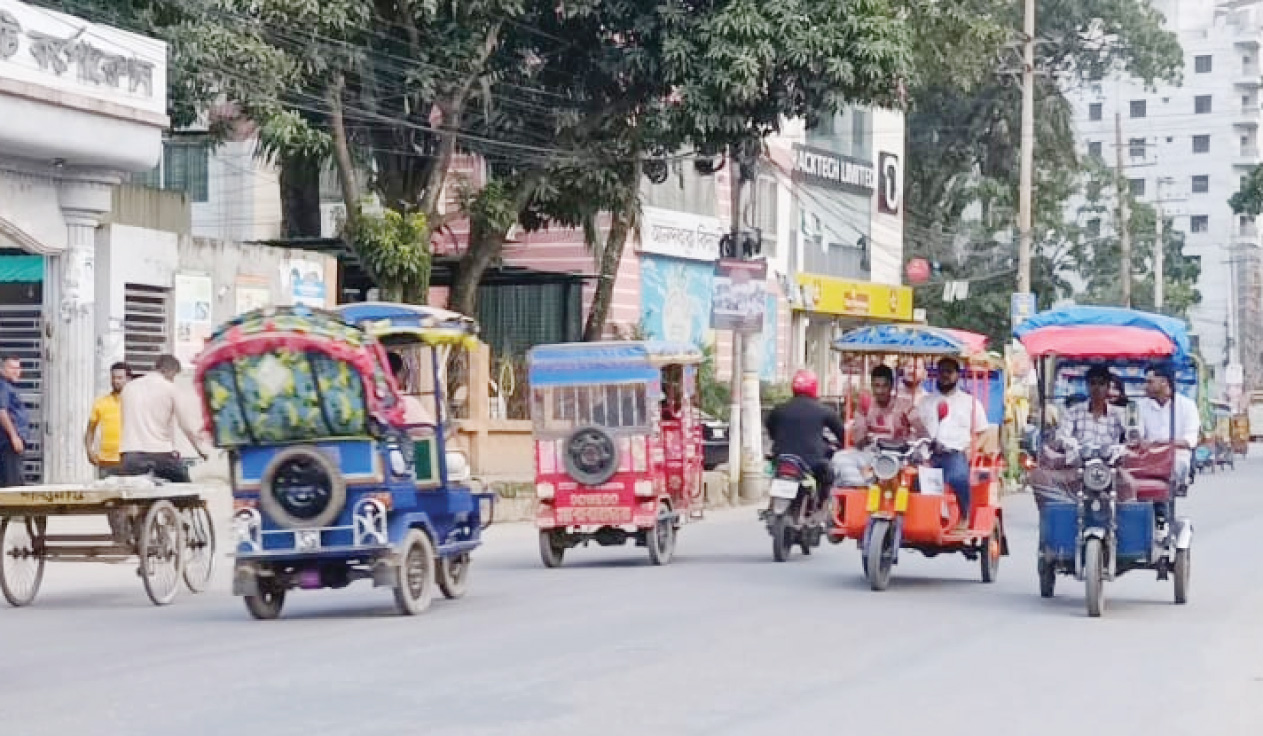 মিশুক ও অটোরিকশায় নগরে বাড়ছে যানজট দুর্ঘটনা