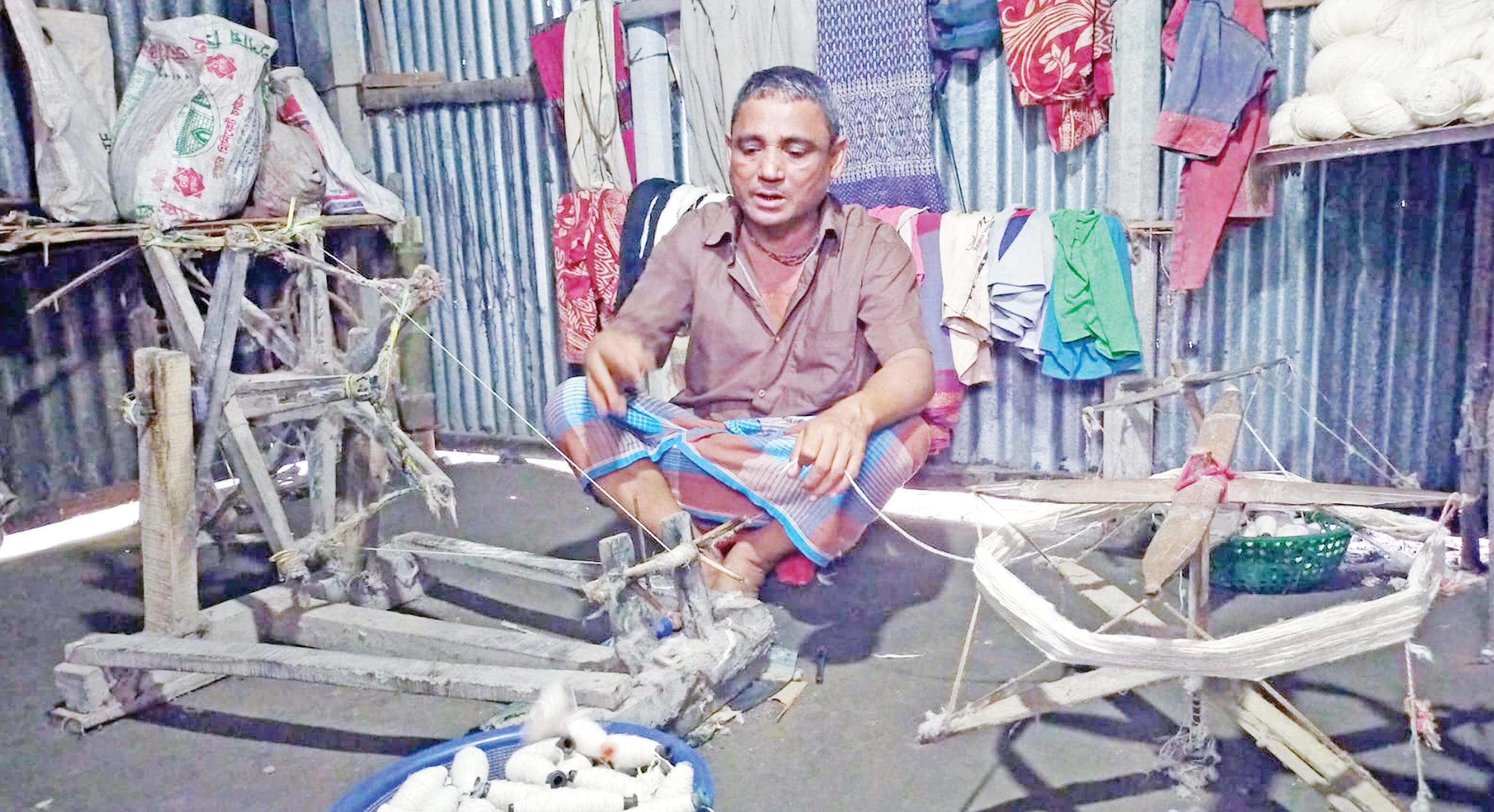 কুমিল্লায় সাত পরিবার উৎপাদন করছে আসল খাদি