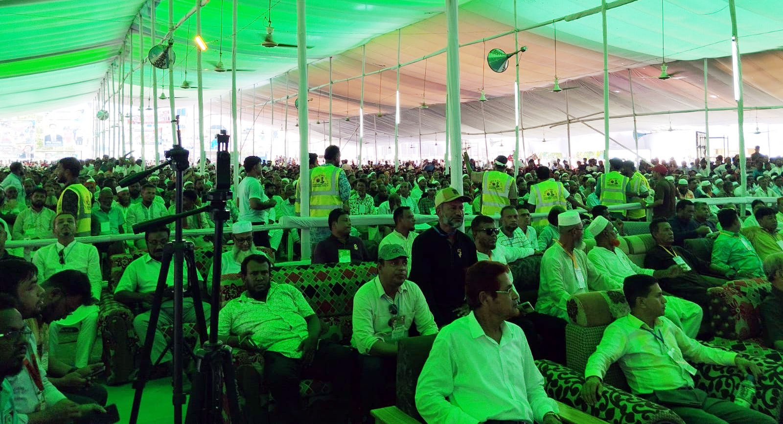 জাতীয় সংগীতের মধ্য দিয়ে নাঙ্গলকোট উপজেলা ও পৌরসভা বিএনপির সম্মেলন শুরু