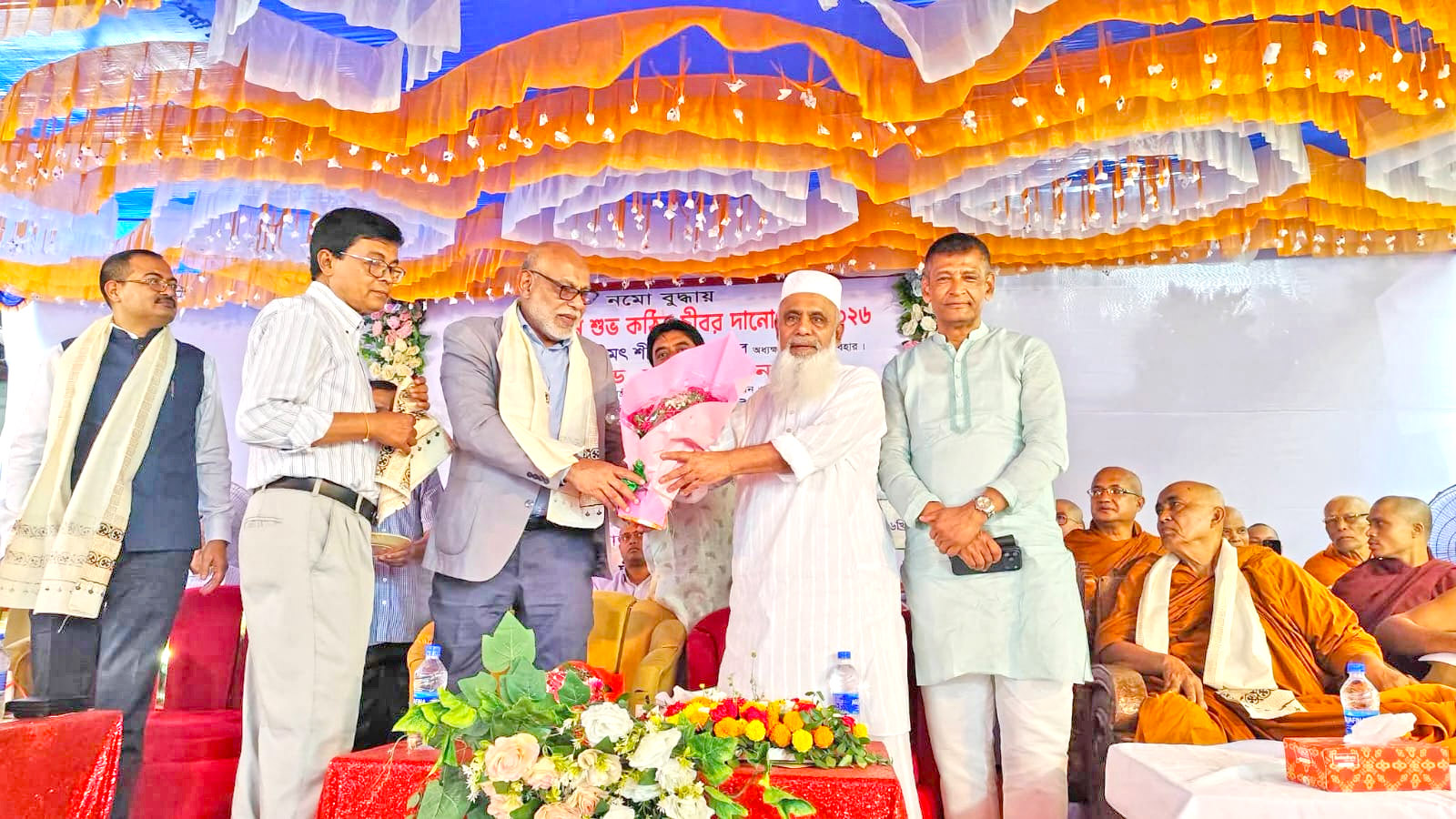 কুমিল্লার নব শালবন বিহারে কঠিন চীবর দানোৎসব অনুষ্ঠিত