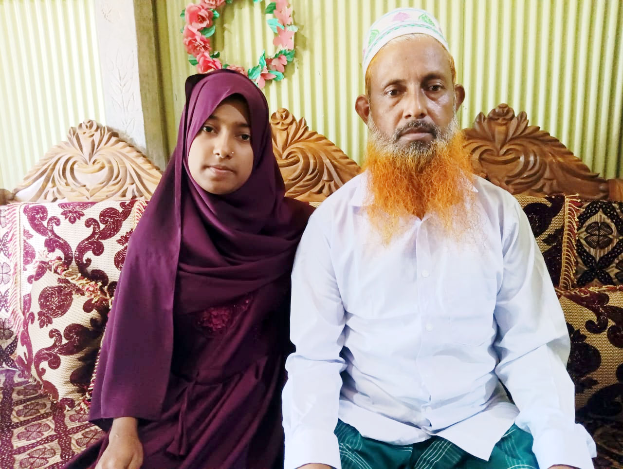 মেয়ের ভালো ফলাফলেও হাসি নেই রিকশাচালক বাবার মুখে