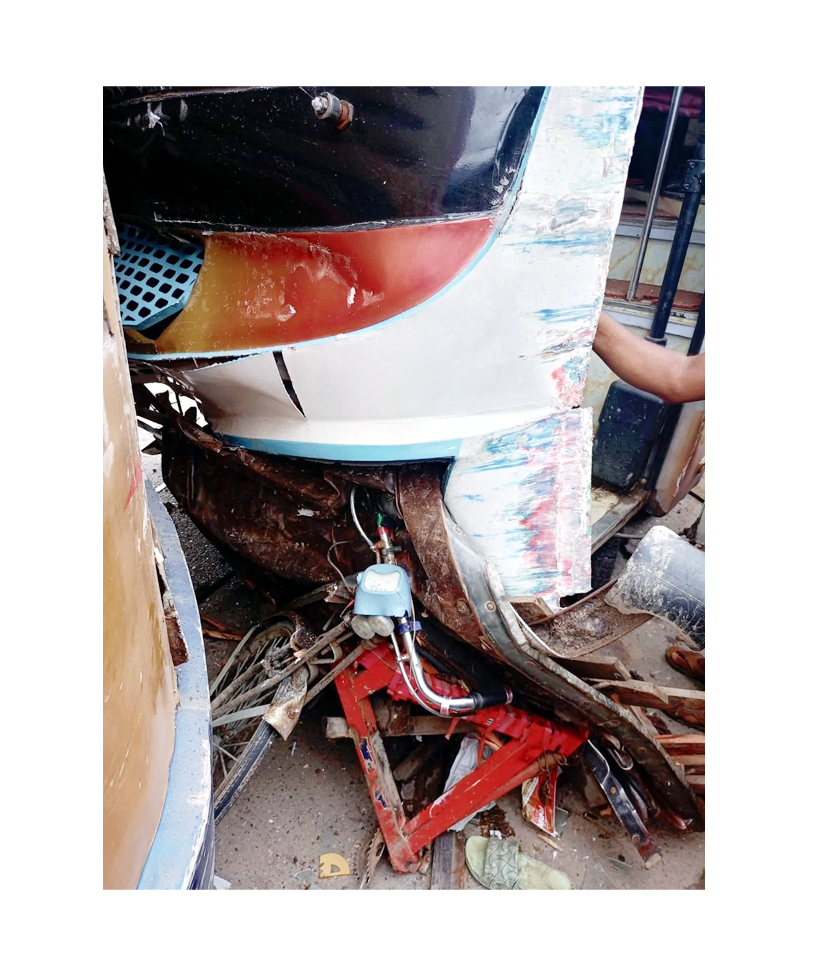 চান্দিনায় বাস চাপায় চালকের সহযোগী নিহত