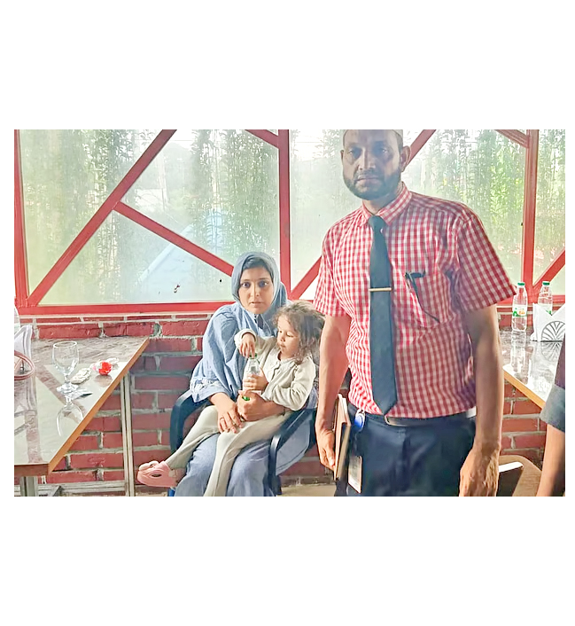 কুমিল্লায় যাত্রাবিরতিতে ভুলে শিশুকে ফেলে যায় পাকিস্তানি পরিবার